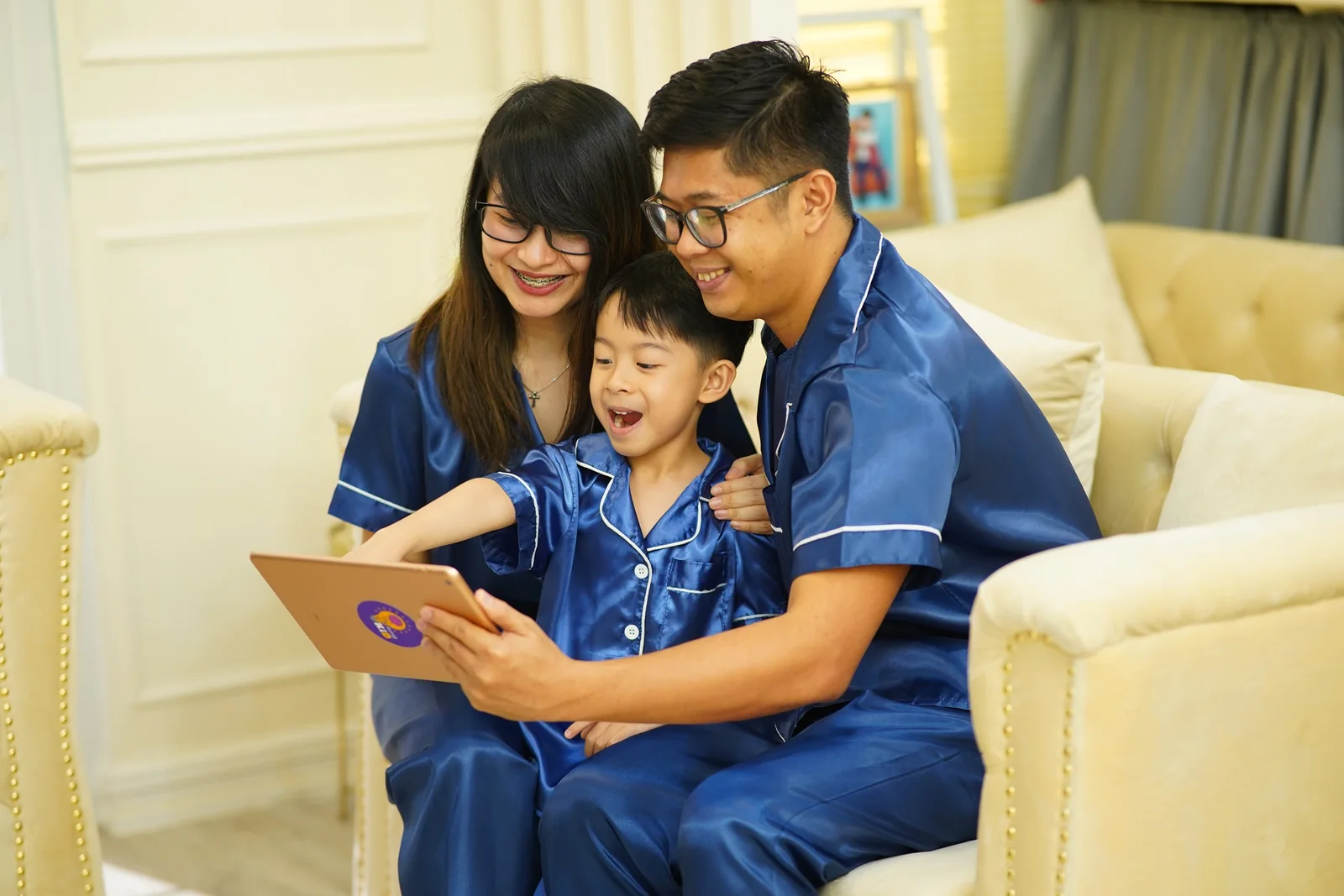 Family exploring a lesson together on a Brainy Kid tablet